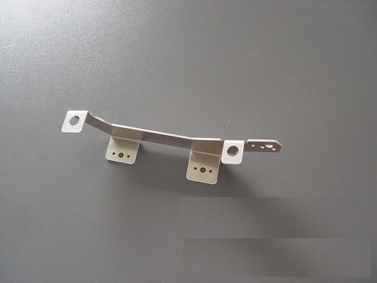 Soportes de conexión de doblez del metal del proceso de la pequeña chapa que trabajan a máquina para la madera