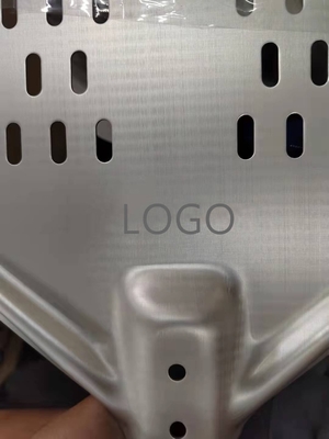 Pala para pizza de aluminio anodizado duro de 66 cm Pala para pizza perforada con alúmina plateada de 12 pulgadas